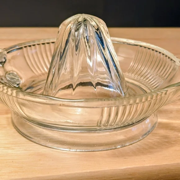 Anchor Hocking Clear Glass Citrus Juicer - Picture 4 of 6